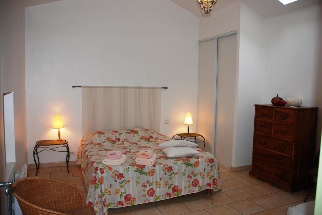 Les Jardins Du Mas Evesque Bed and Breakfast Rousson  Camera foto