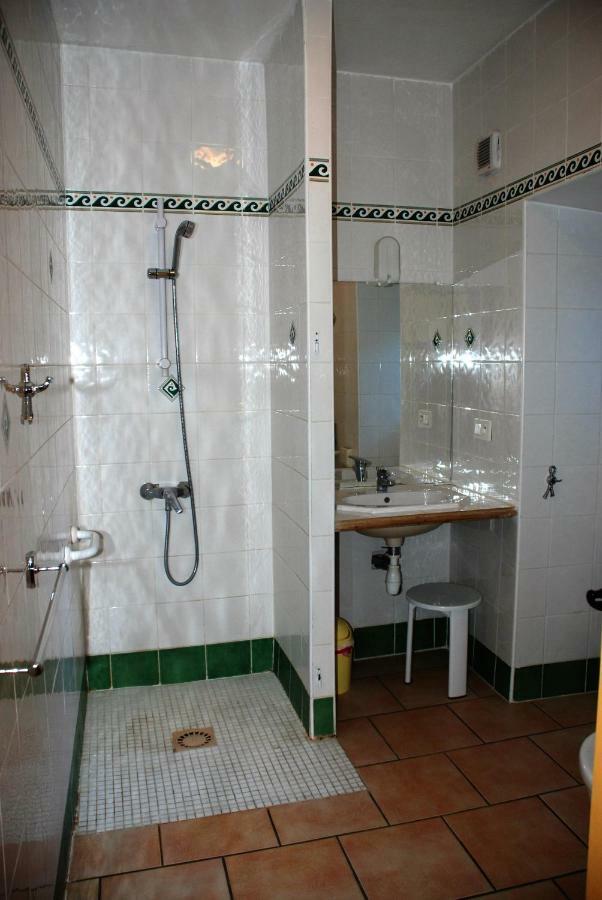 Les Jardins Du Mas Evesque Bed and Breakfast Rousson  Esterno foto